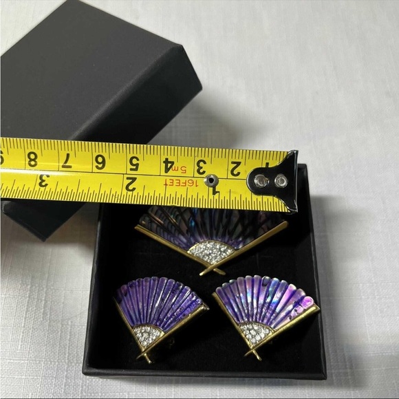 Vintage BUTLER Brooch & clip on earrings. 
STAMPED. Gold tone. - Picture 4 of 5